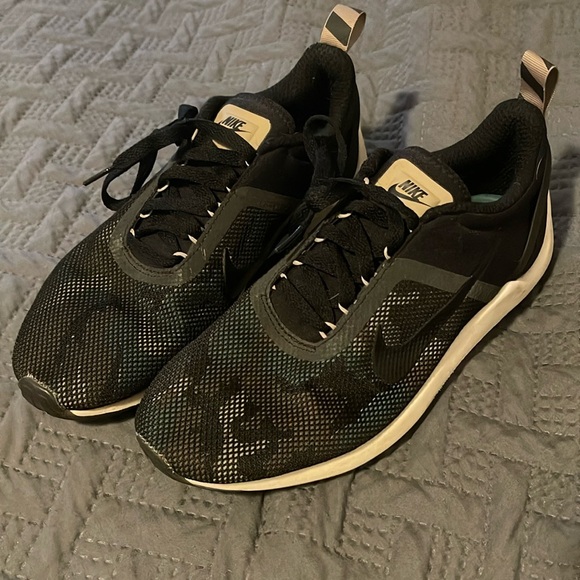 Nike - Picture 1 of 4